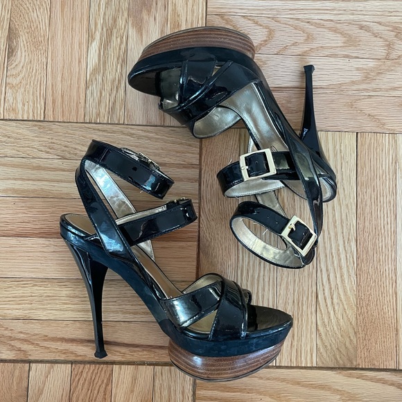 bebe Bacia Black Patent Leather High Heels with Brown Wood Platform - Picture 4 of 7
